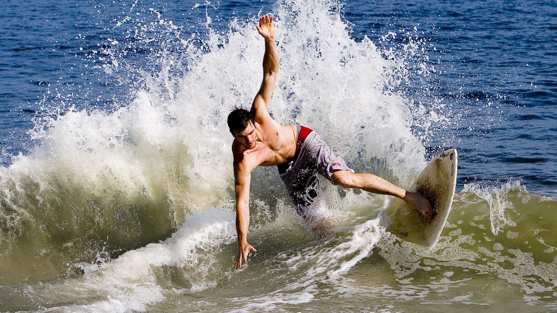 中国篮球运动员技术动作视频分析，篮球运动员运球动作