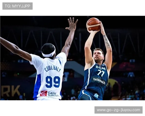 东契奇精准突破，独行侠稳步推进进攻