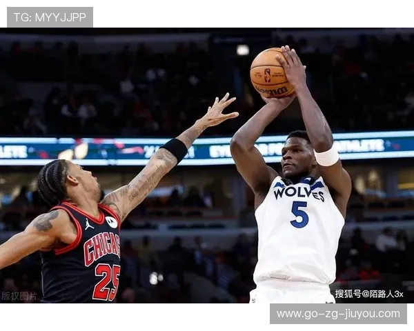 NBA森林狼戈贝尔连续封盖展现统治级防守