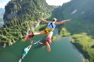 九游官网-体育产业与数字经济融合发展政策实施评估，体育产业融合的效应与方式有哪些